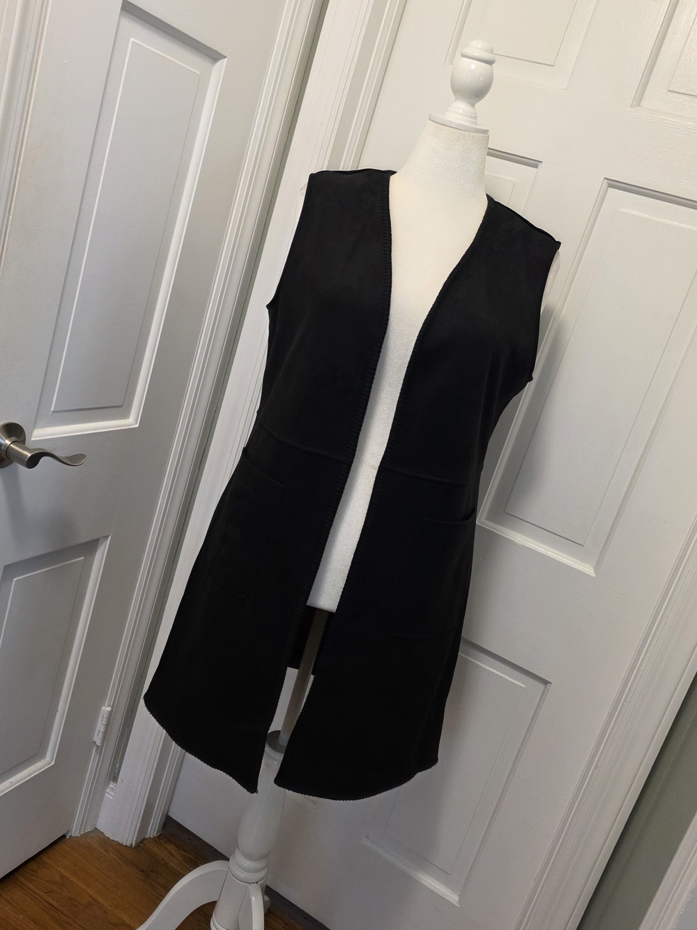 NWT Tahari Black Sleeveless Open-Front Long Vest Size Large, Faux Suede Stylish